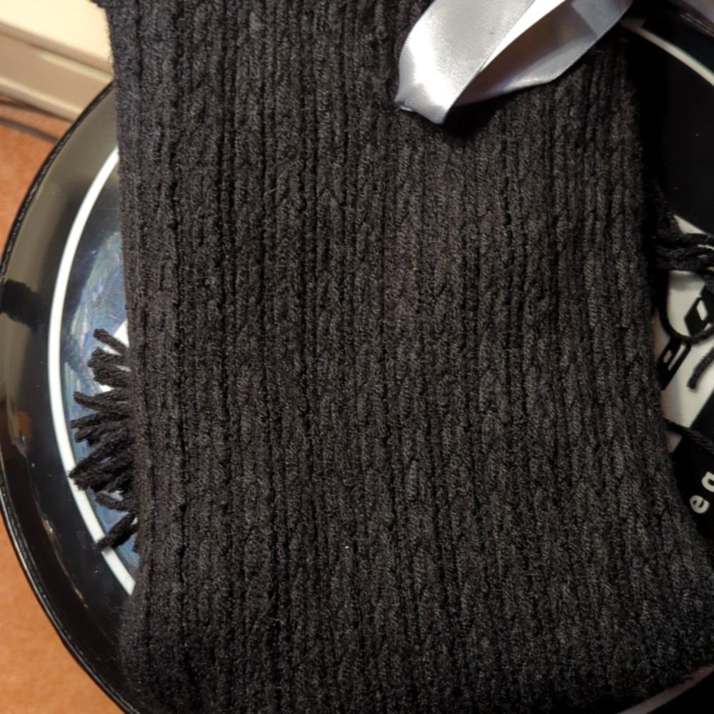 NY&C. Black Scarf &  Black Gloves.  New  SALE